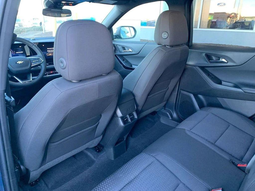 new 2026 Chevrolet Equinox car, priced at $32,639