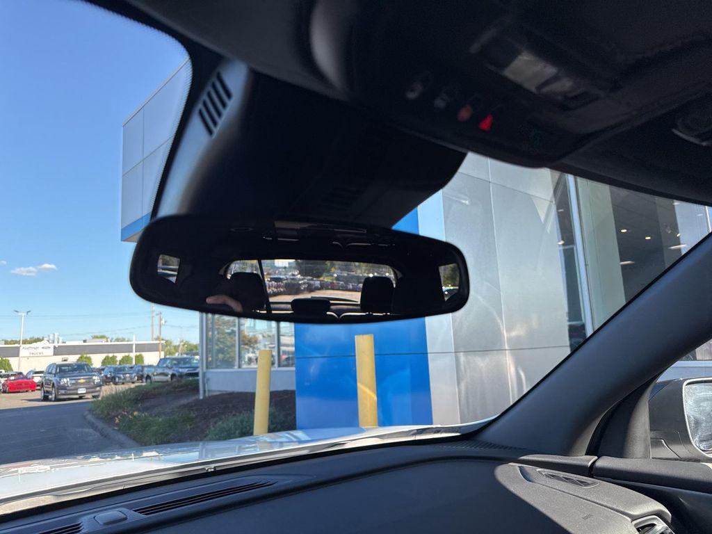 2025 Summit White Chevrolet Traverse