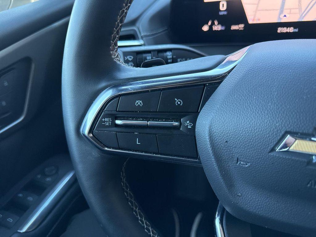 2025 Summit White Chevrolet Traverse