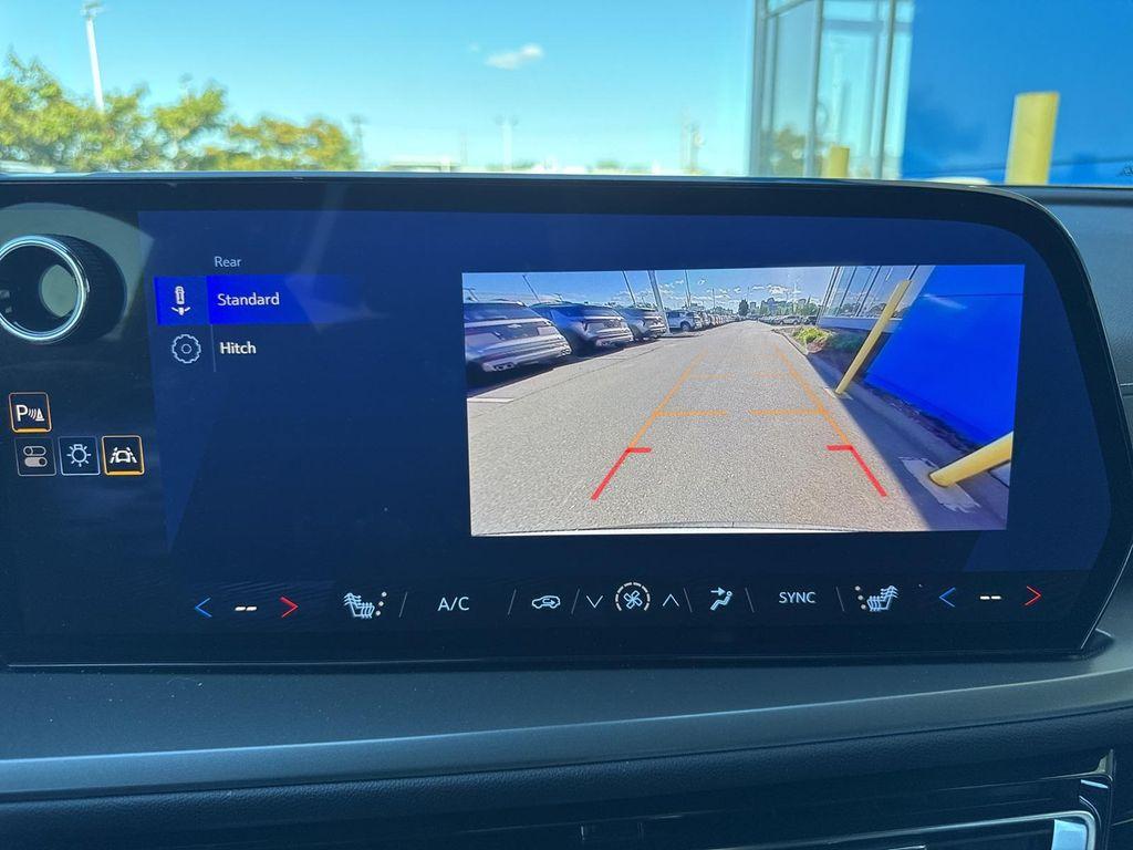 2025 Summit White Chevrolet Traverse