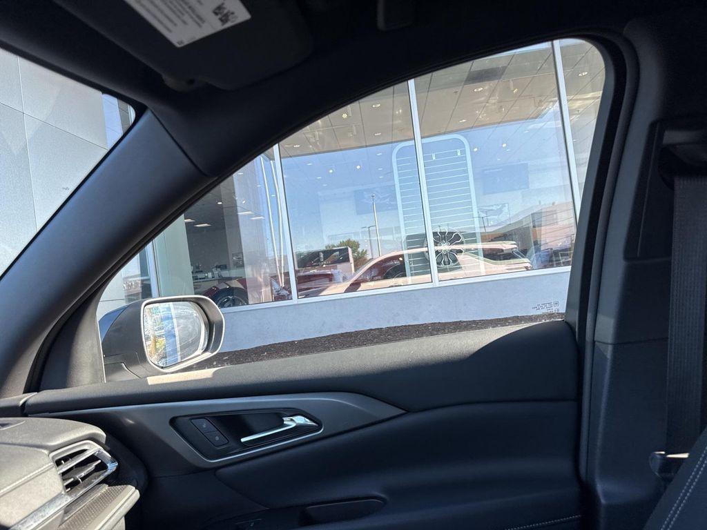 2025 Summit White Chevrolet Traverse