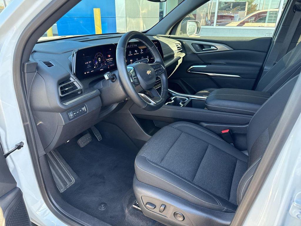 2025 Summit White Chevrolet Traverse