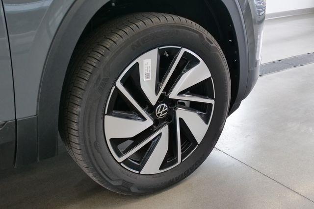 new 2026 Volkswagen Atlas car, priced at $48,284