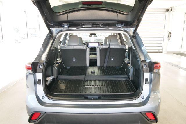 used 2023 Toyota Highlander car, priced at $33,999