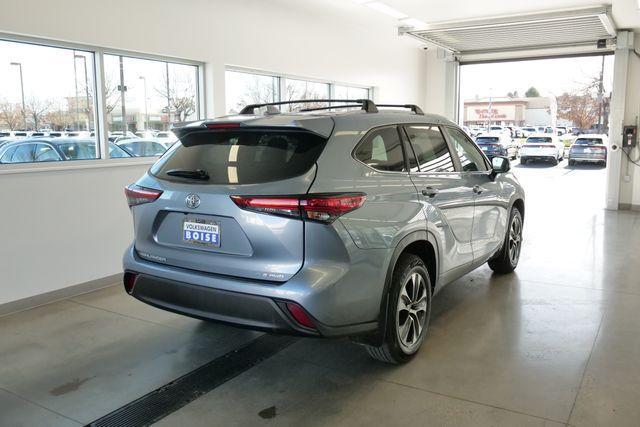 used 2023 Toyota Highlander car, priced at $33,999