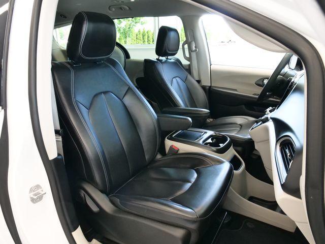 used 2024 Chrysler Pacifica car, priced at $30,999