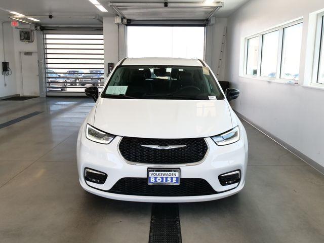 used 2024 Chrysler Pacifica car, priced at $30,999