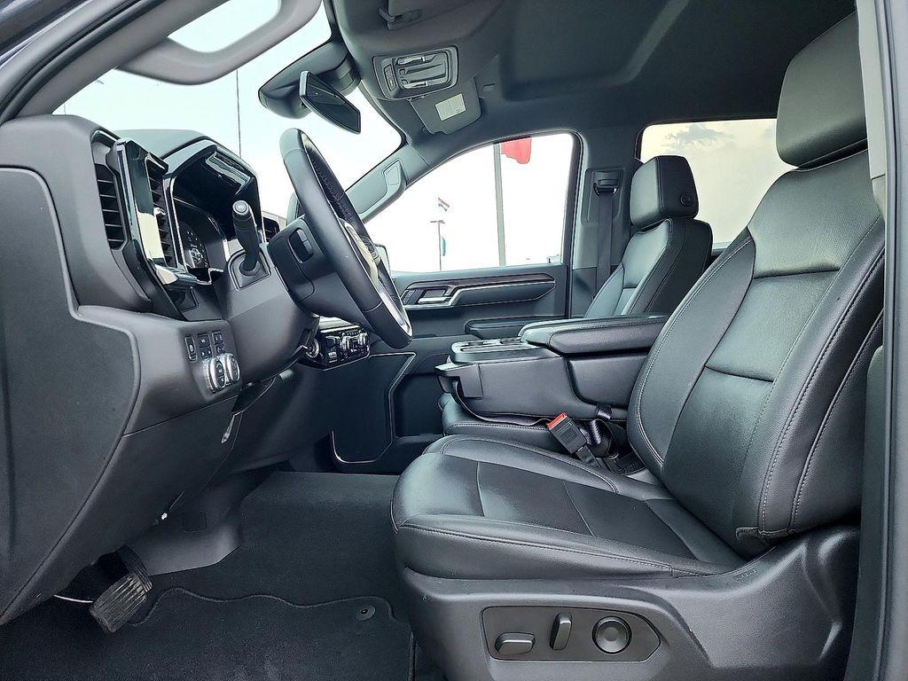 used 2025 GMC Sierra 1500 car, priced at $45,998