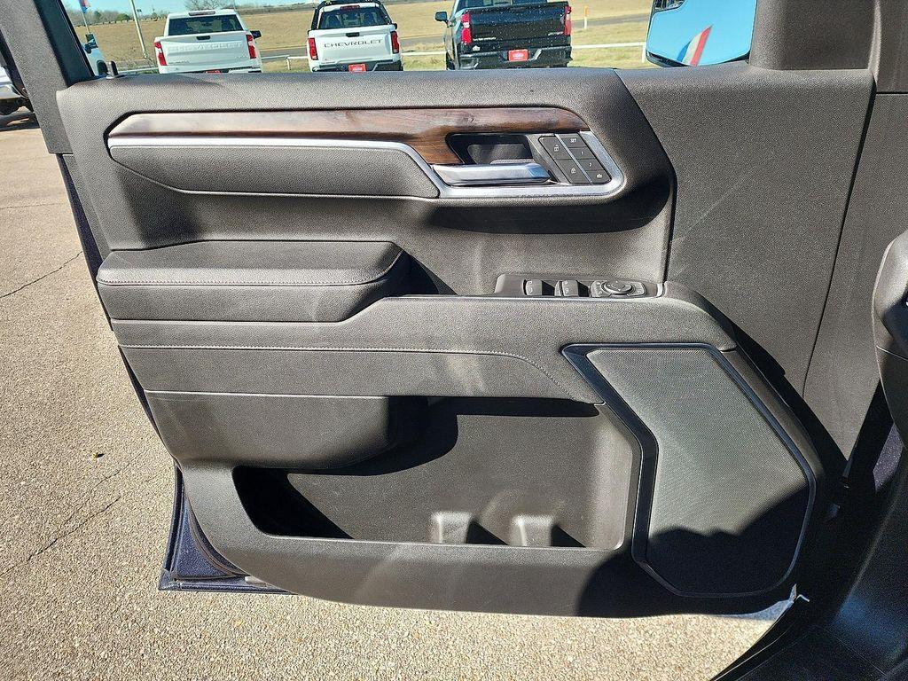 used 2025 GMC Sierra 1500 car, priced at $39,430