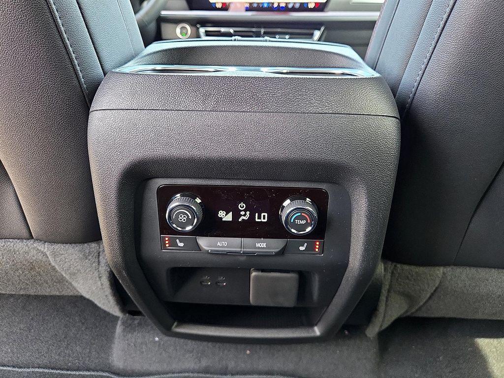 new 2026 Chevrolet Traverse car, priced at $59,070