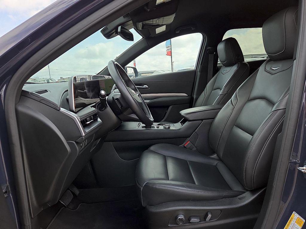 used 2025 Cadillac XT4 car, priced at $34,259