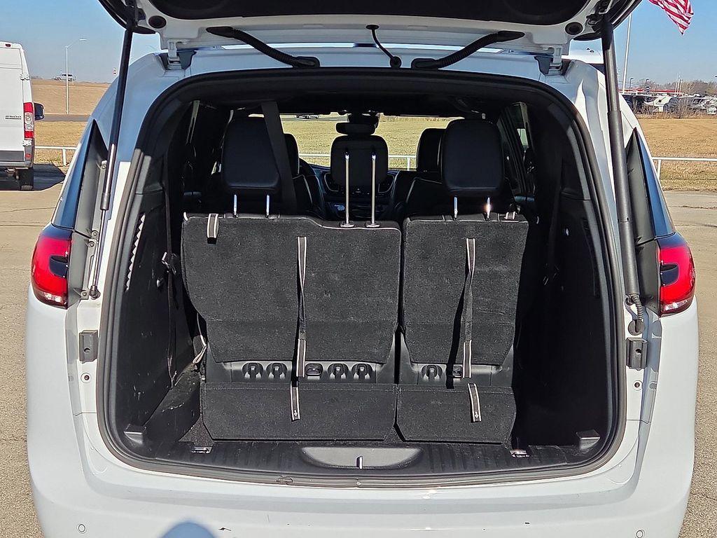 used 2025 Chrysler Pacifica car, priced at $35,712