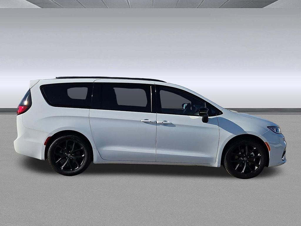 used 2025 Chrysler Pacifica car, priced at $35,712