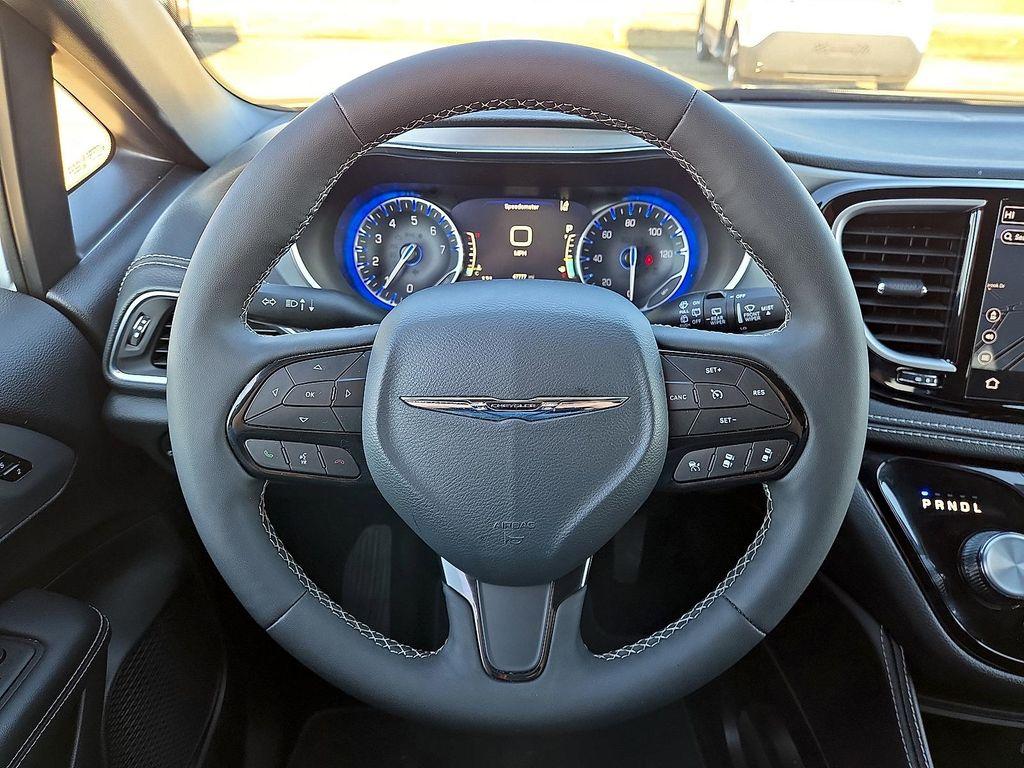 used 2025 Chrysler Pacifica car, priced at $35,712