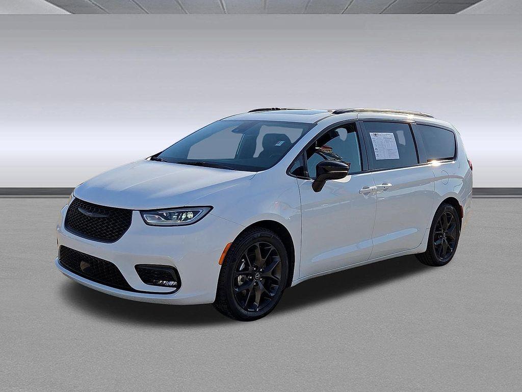 used 2025 Chrysler Pacifica car, priced at $35,712
