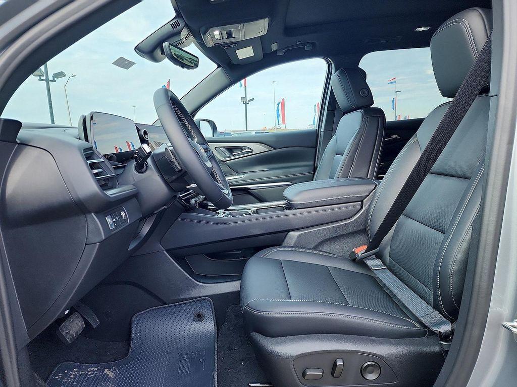 used 2026 Chevrolet Traverse car