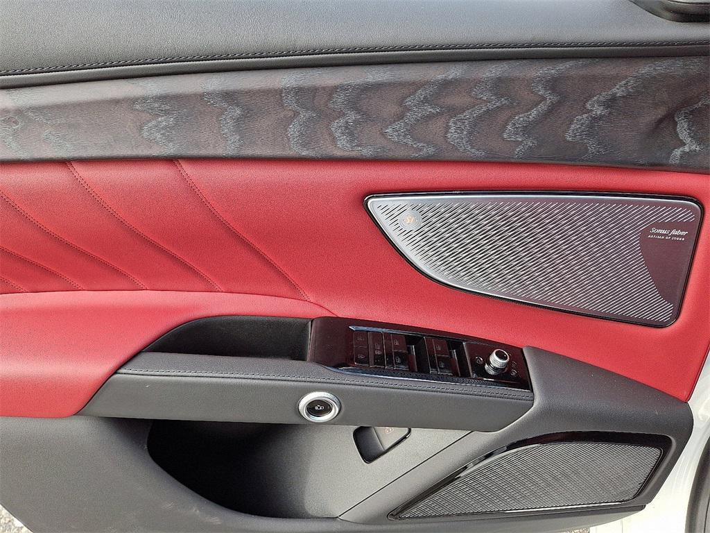 new 2025 Maserati Grecale car, priced at $89,995