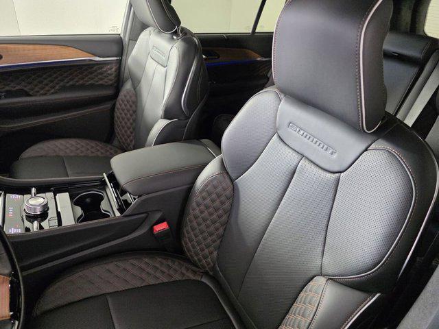 new 2025 Jeep Grand Cherokee car, priced at $59,176