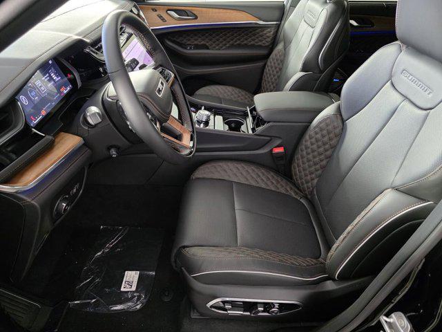 new 2025 Jeep Grand Cherokee car, priced at $59,176