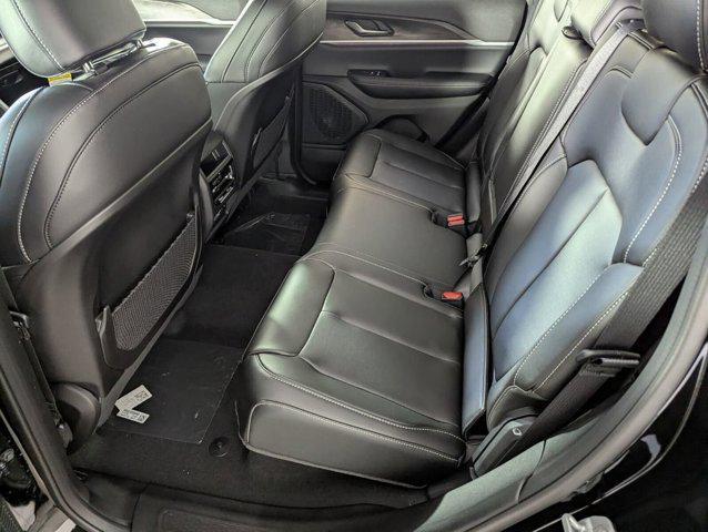 new 2025 Jeep Grand Cherokee car, priced at $37,091