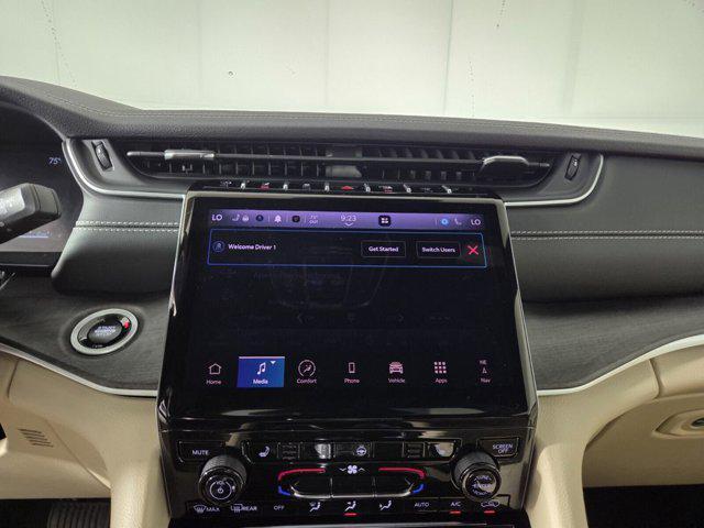 used 2025 Jeep Grand Cherokee car, priced at $32,788