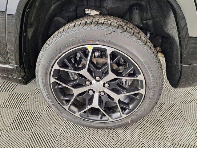 new 2025 Jeep Grand Cherokee car, priced at $56,740