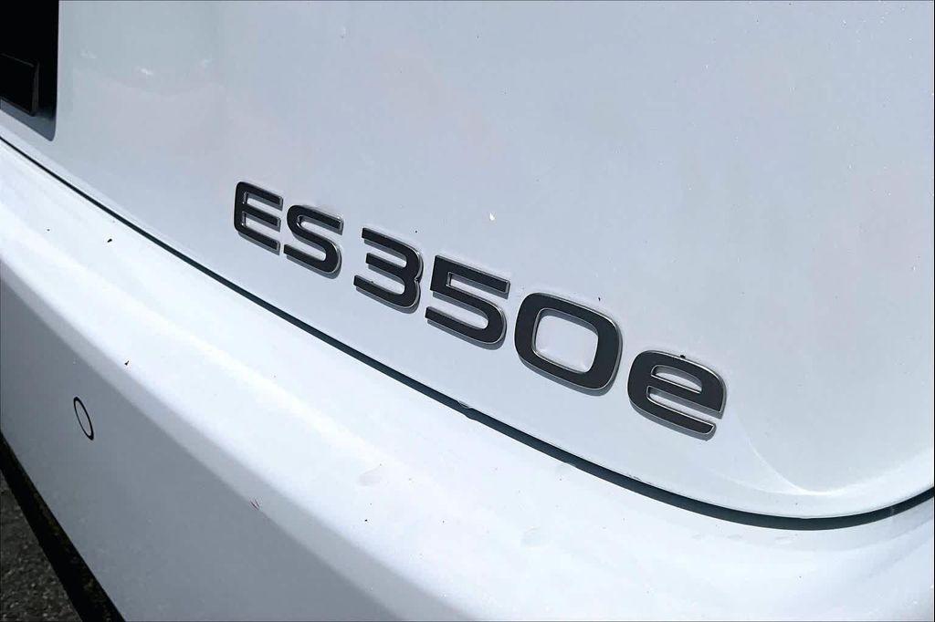 new 2026 Lexus ES 350e car, priced at $51,953