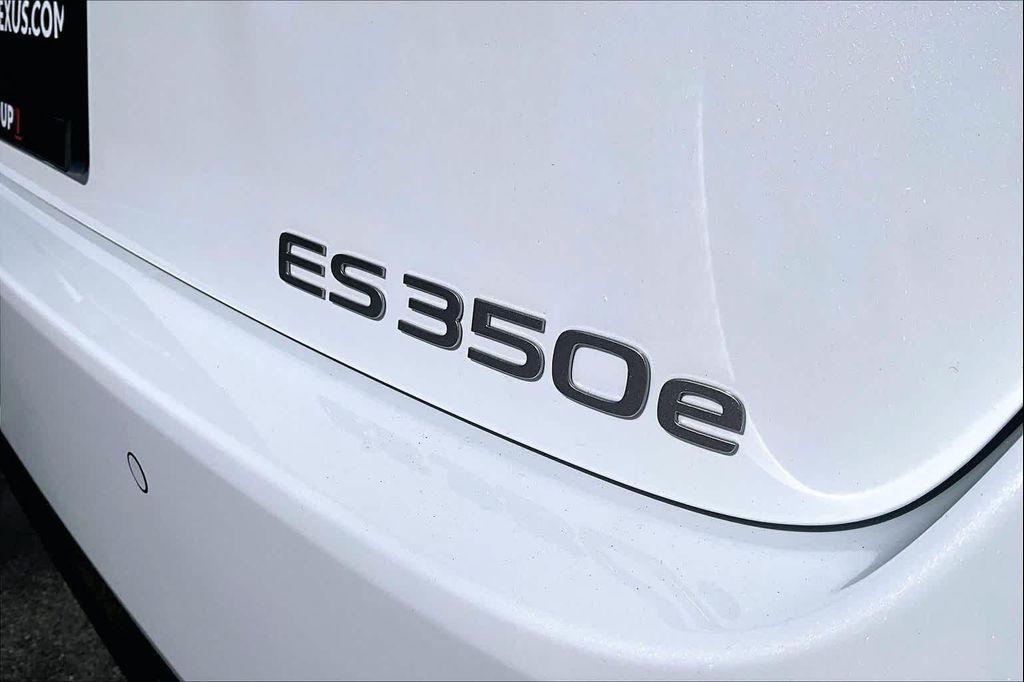 new 2026 Lexus ES 350e car, priced at $51,953