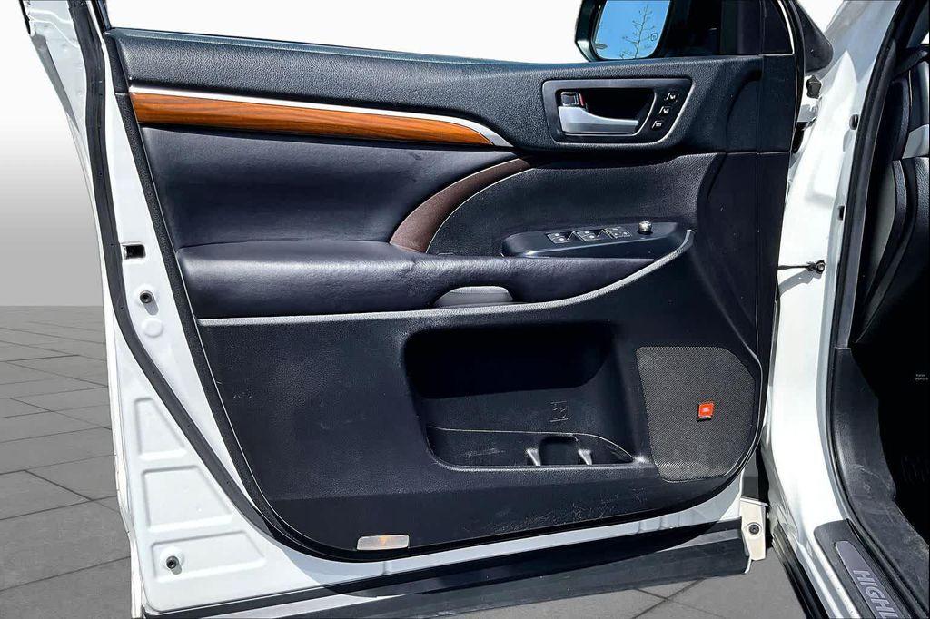 used 2019 Toyota Highlander car, priced at $31,440