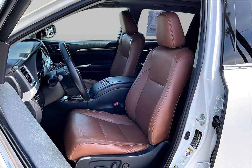 used 2019 Toyota Highlander car, priced at $31,440