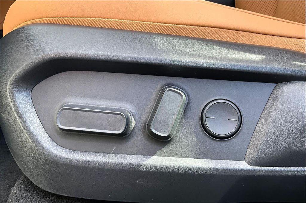 new 2026 Lexus ES 350e car, priced at $52,502