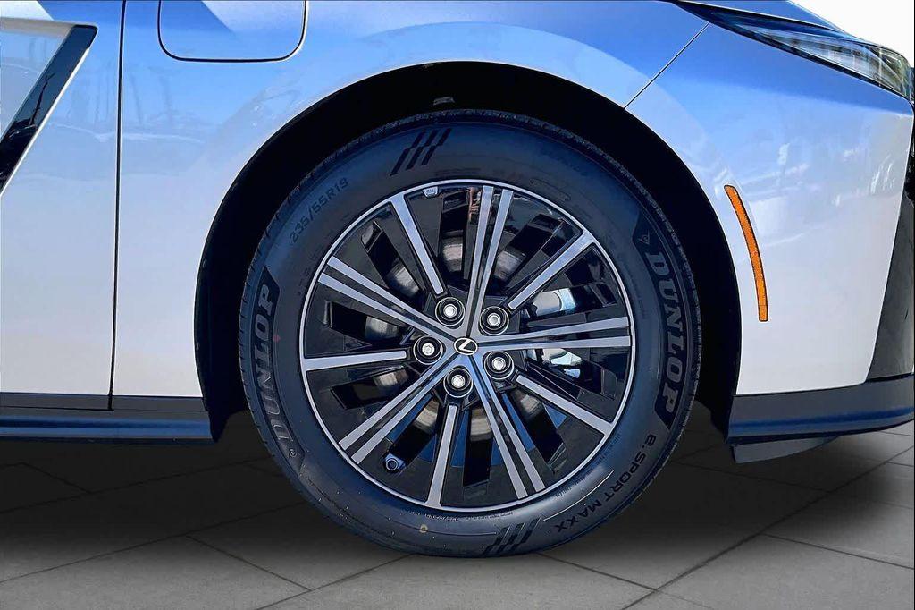new 2026 Lexus ES 350e car, priced at $51,540