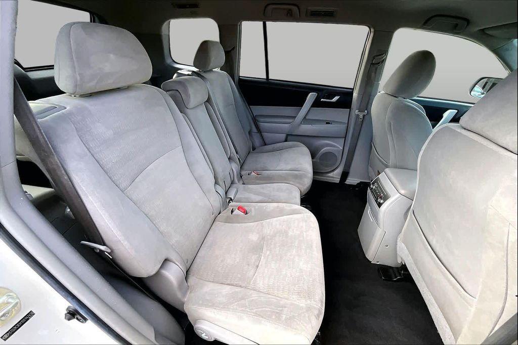 used 2013 Toyota Highlander car, priced at $14,917