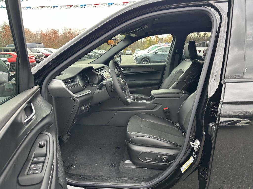 new 2025 Jeep Grand Cherokee L car, priced at $46,875