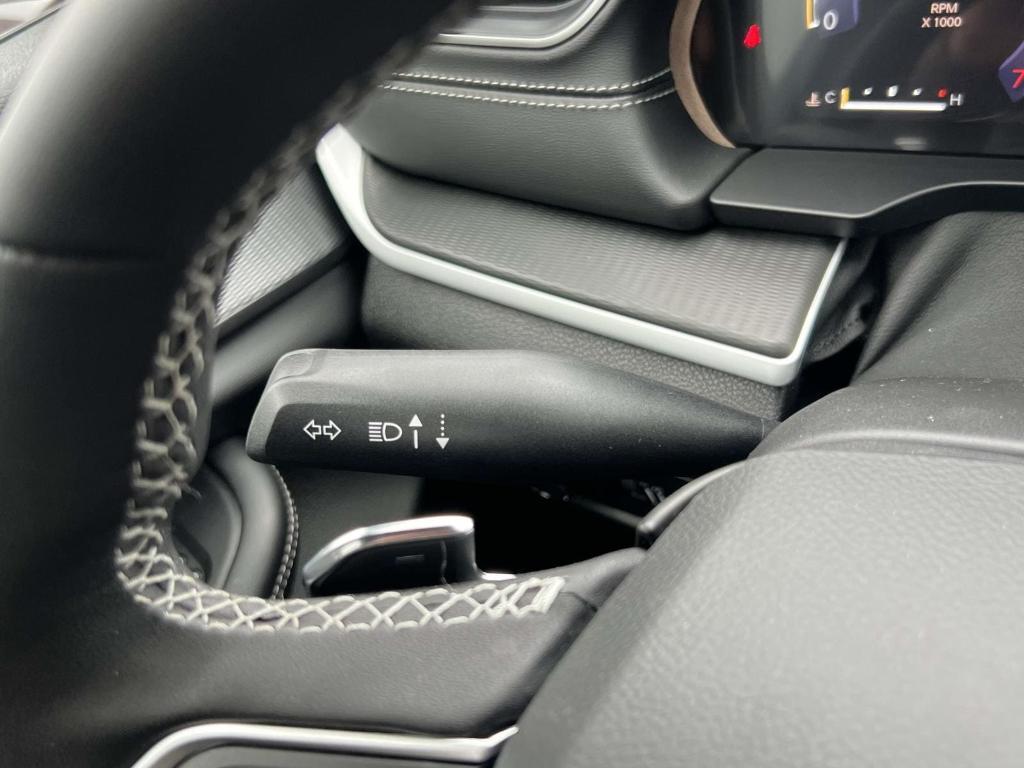 new 2025 Jeep Grand Cherokee car, priced at $43,655