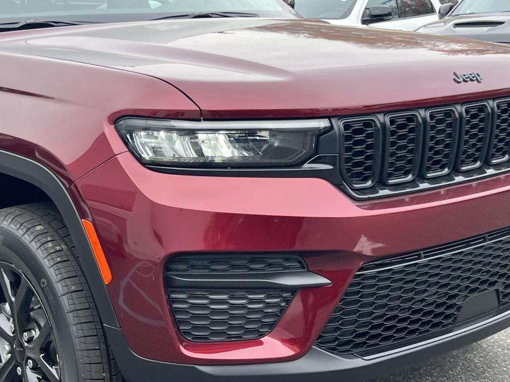 new 2025 Jeep Grand Cherokee car, priced at $43,655