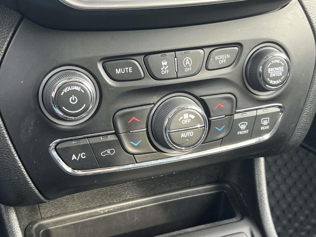 used 2021 Jeep Cherokee car, priced at $21,995