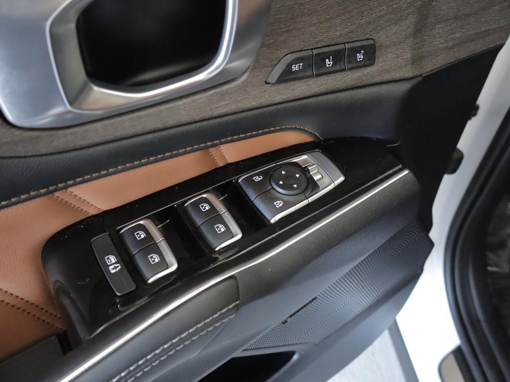 used 2023 Kia Sorento car, priced at $35,490