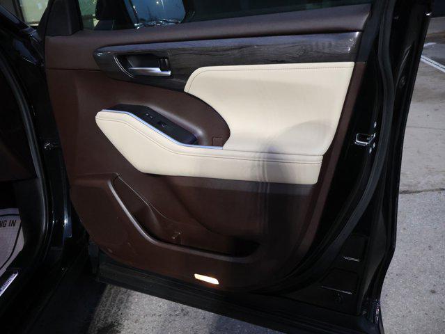 used 2020 Toyota Highlander car, priced at $28,955