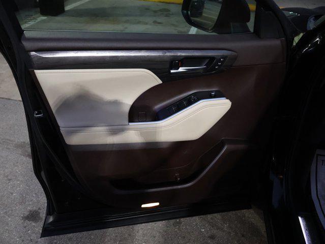 used 2020 Toyota Highlander car, priced at $28,955