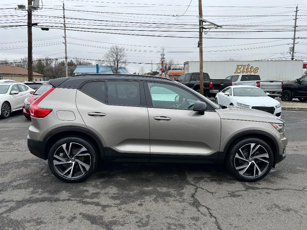used 2022 Volvo XC40 car, priced at $28,895