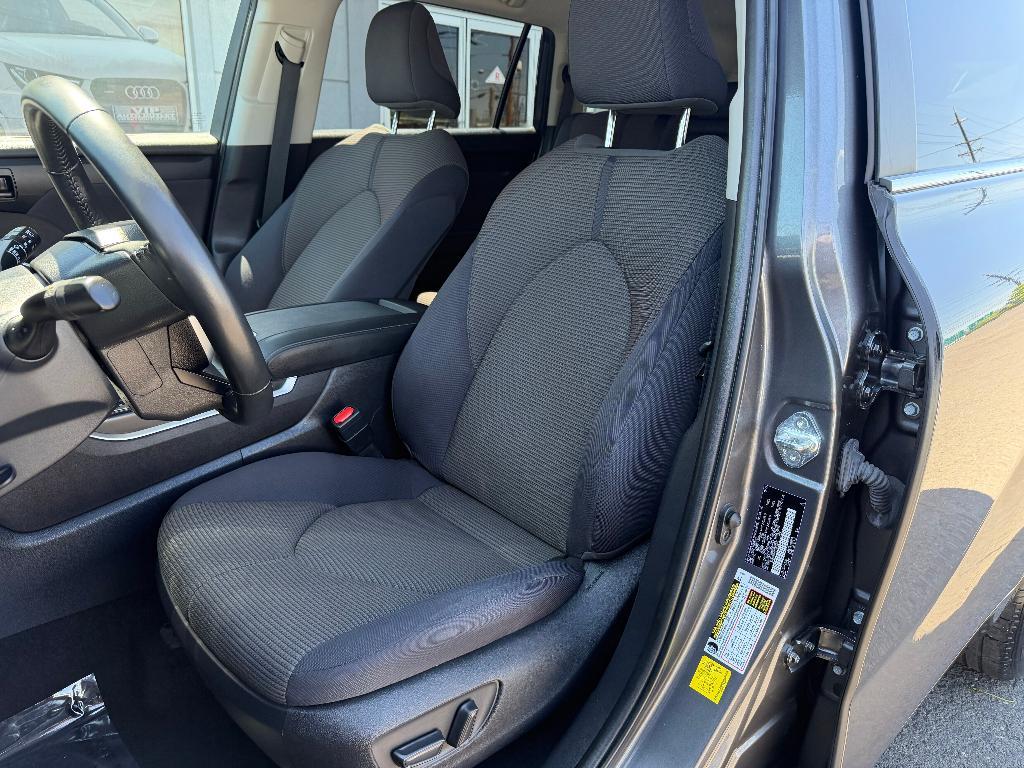 used 2023 Toyota Highlander car, priced at $34,293