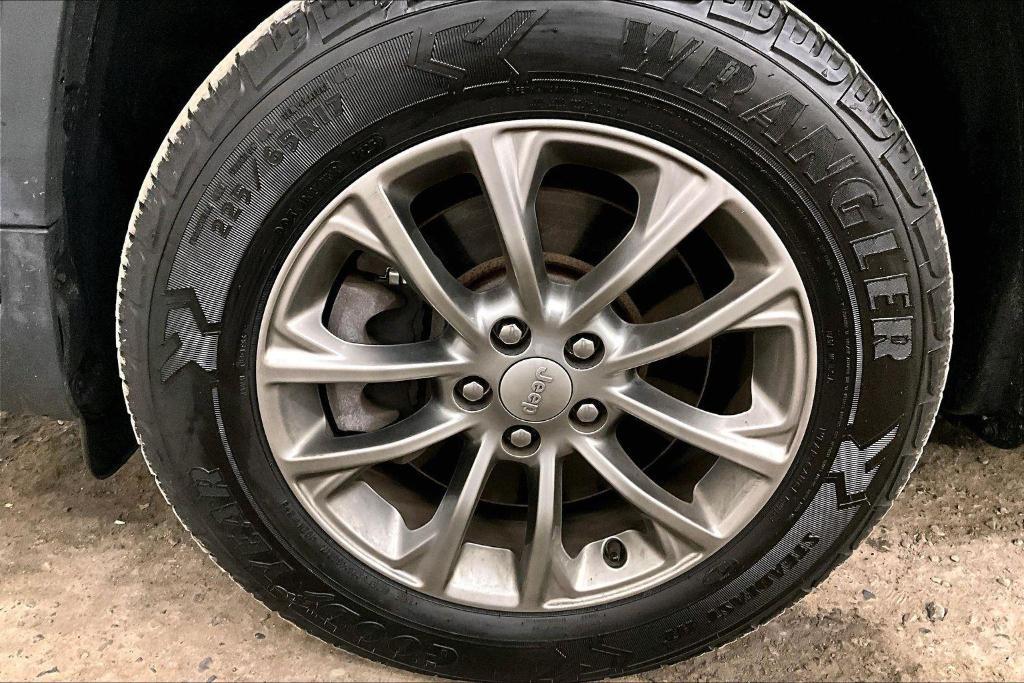 used 2019 Jeep Cherokee car, priced at $17,000