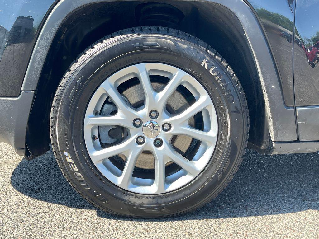 used 2018 Jeep Cherokee car, priced at $11,891