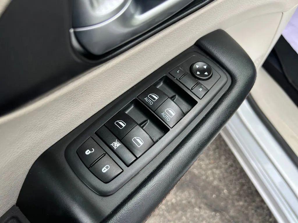 used 2020 Chrysler Pacifica car, priced at $13,960