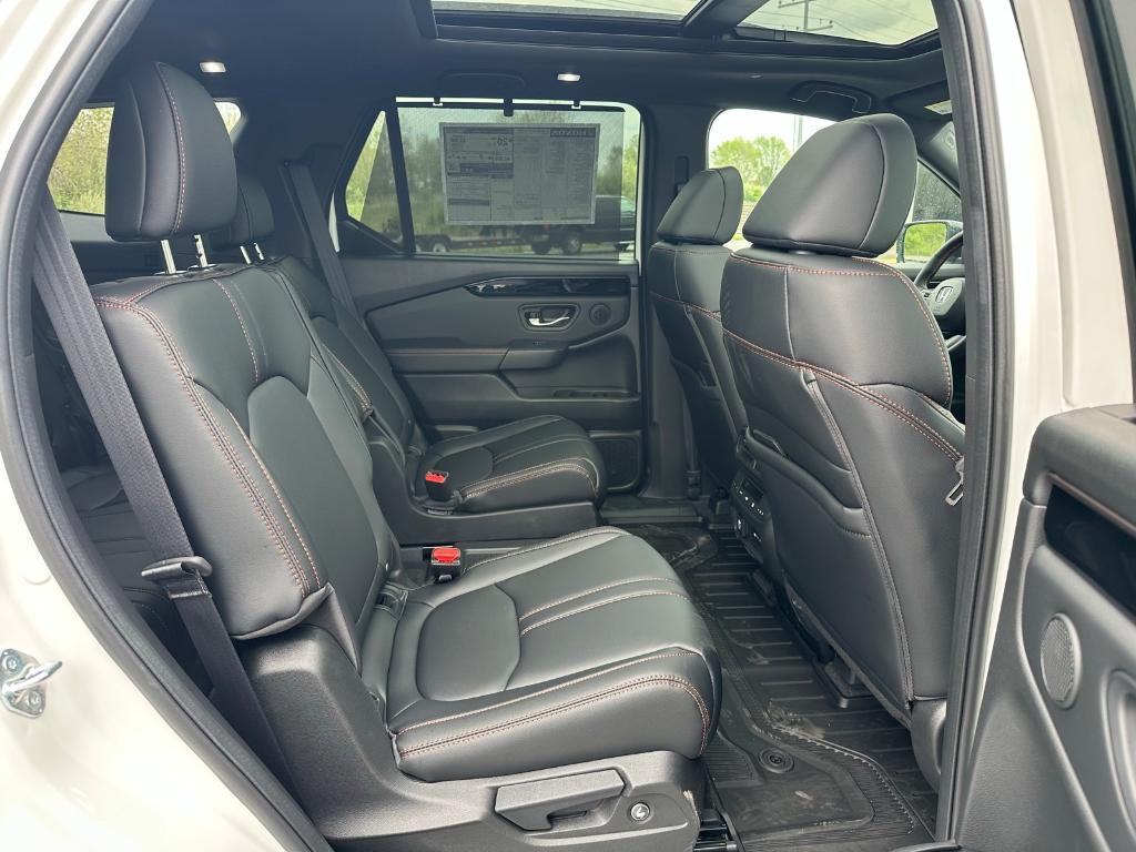 new 2025 Honda Pilot car, priced at $51,350