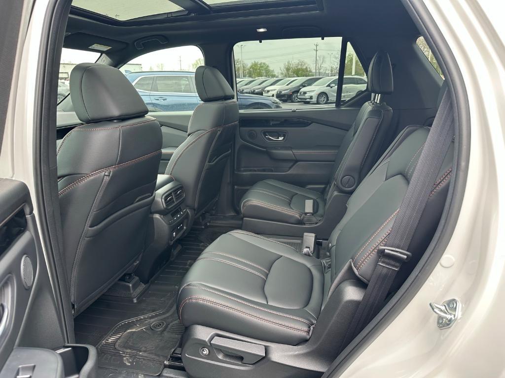 new 2025 Honda Pilot car, priced at $51,350