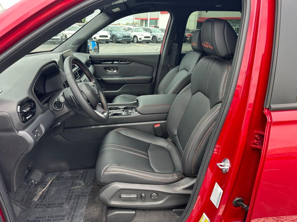 new 2025 Honda Pilot car, priced at $51,830