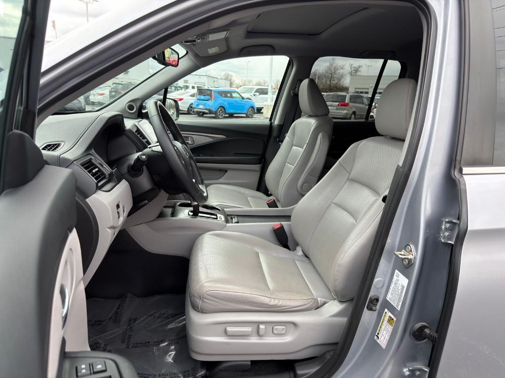 used 2019 Honda Ridgeline car, priced at $27,900