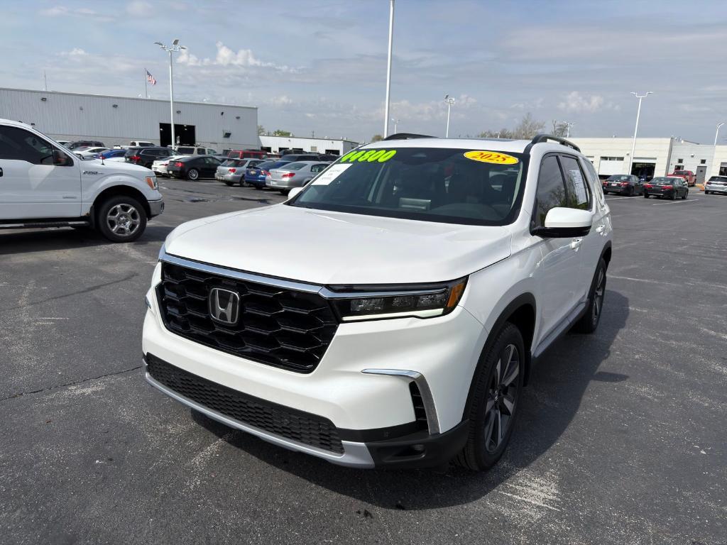 used 2025 Honda Pilot car, priced at $44,800